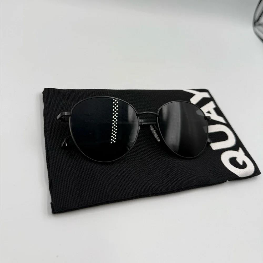 QUAY Australia Loop Me In Sunglasses